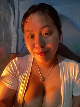 Snapshot of maianhcute chatting on February 11, 2026, 12:32 am maianhcute online show from February 11, 2026, 12:32 am