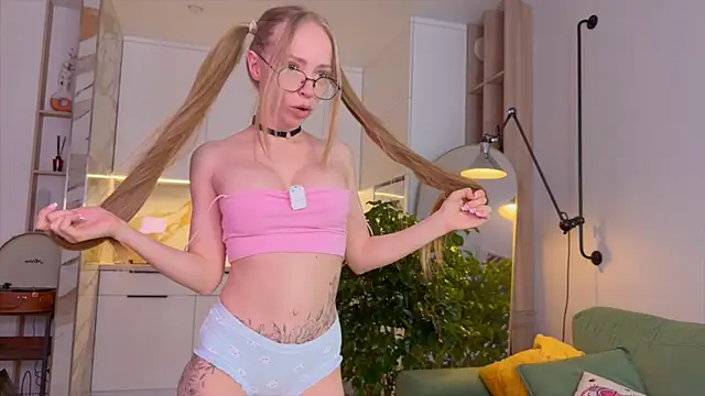 BritaKiss online show from June 1, 2026, 3:18 am