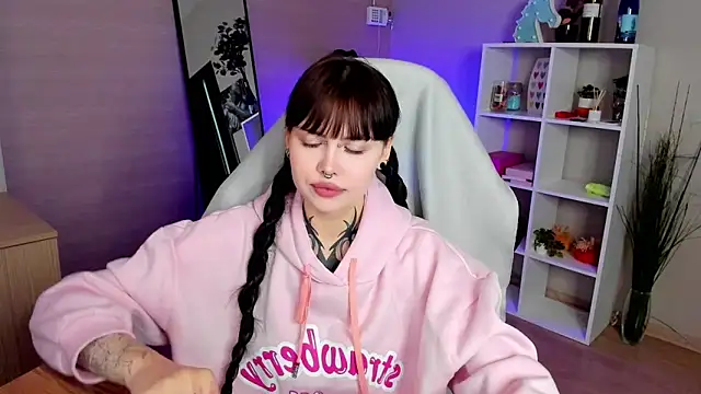 Morana Batt online show from October 11, 2025, 2:01 am