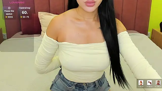 Snapshot of Jennifer_Munoz chatting on July 6, 2026, 1:34 am Jennifer Munoz online show from July 6, 2026, 1:34 am