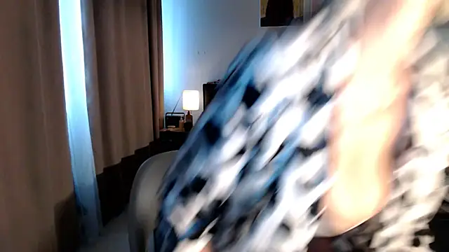 VivianCoke online show from April 22, 2026, 4:36 pm