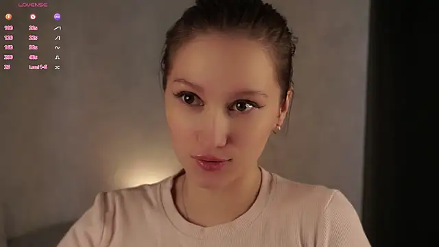 MelaniSeiver online show from July 27, 2026, 1:23 am
