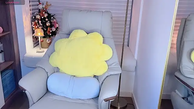 BlueBaby-77 online show from October 25, 2025, 1:56 pm