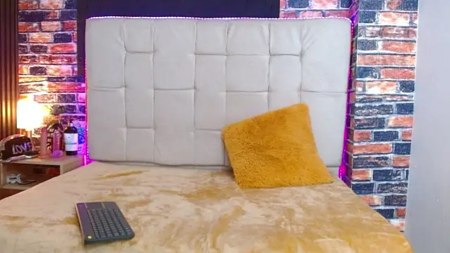 marilunabrown303av online show from November 1, 2025, 2:33 pm