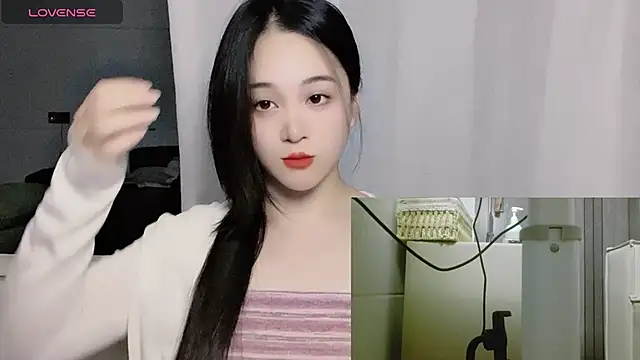 woaiqinqin online show from October 23, 2025, 3:32 pm