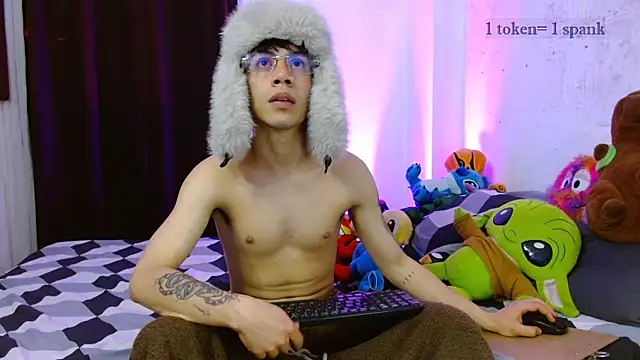 aaronjames1 online show from January 6, 2026, 11:42 pm