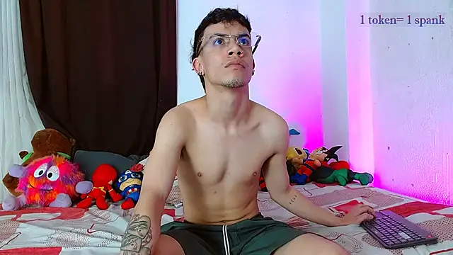 aaronjames1 online show from December 5, 2025, 1:49 am