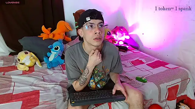 aaronjames1 online show from December 15, 2025, 11:20 pm