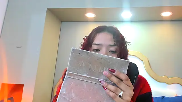 AteneaGreyy online show from February 4, 2026, 12:00 pm