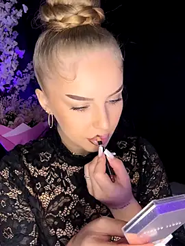 AubrieleRouj1 online show from December 5, 2025, 4:49 pm