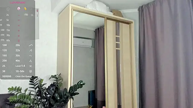 SaraShine  online show from September 24, 2025, 8:04 pm