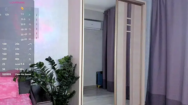 SaraShine  online show from September 18, 2025, 7:39 pm