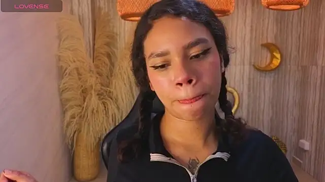 Canela s1 online show from November 1, 2025, 8:25 pm