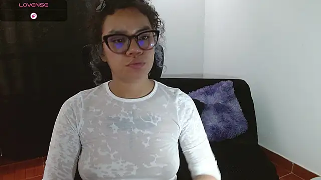 Canela s1 online show from April 22, 2026, 8:37 pm