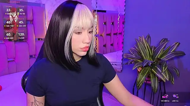 ZharaLux online show from April 6, 2026, 12:50 pm