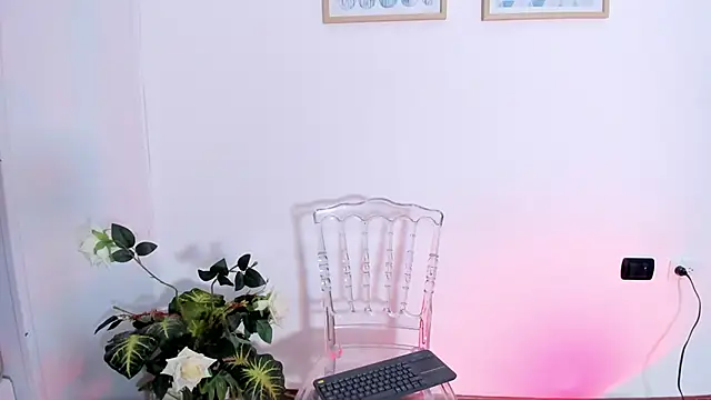 MilenaCrown online show from December 5, 2025, 8:50 pm