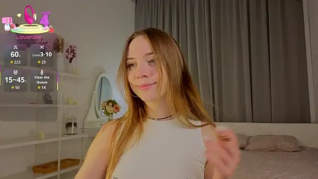 CarollSmithh online show from October 16, 2025, 8:39 pm