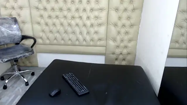 JessicaHott01 online show from October 25, 2025, 7:47 pm