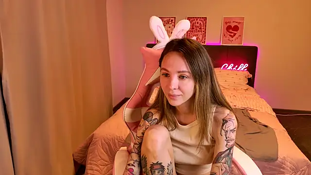 MiaGraham1 online show from April 20, 2026, 6:42 pm