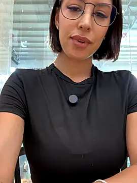 luvely online show from November 19, 2025, 7:25 pm