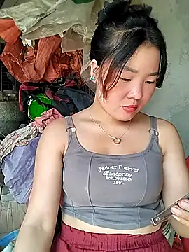 lylylove online show from June 25, 2026, 5:12 am