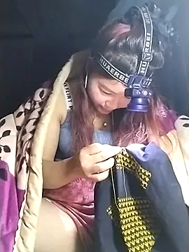 Snapshot of lylylove chatting on February 4, 2026, 12:44 pm lylylove online show from February 4, 2026, 12:44 pm