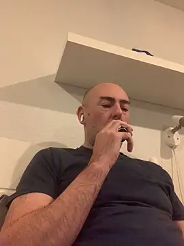 Snapshot of Richmcgee chatting on April 17, 2026, 7:49 pm Richmcgee online show from April 17, 2026, 7:49 pm