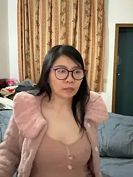 xiiuuff18 online show from March 19, 2026, 11:54 am