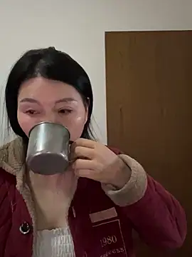 xiiuuff18 online show from February 10, 2026, 12:09 am