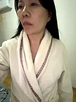 xiiuuff18 online show from December 21, 2025, 9:00 am