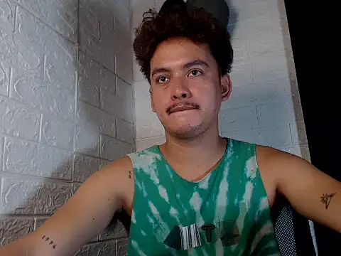 Snapshot of Tempting_jon chatting on April 2, 2026, 4:08 am Tempting jon online show from April 2, 2026, 4:08 am