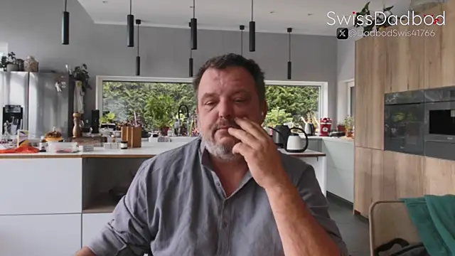 Snapshot of SwissDadbod chatting on October 5, 2025, 10:17 am SwissDadbod online show from October 5, 2025, 10:17 am