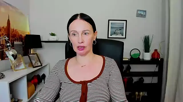 Velvet Jasmine online show from October 14, 2025, 5:35 pm