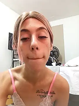 Snapshot of Darlyn_tenderhot__ chatting on March 8, 2026, 4:38 am Darlyn tenderhot online show from March 8, 2026, 4:38 am