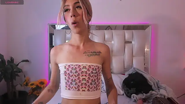 Snapshot of Darlyn_tenderhot__ chatting on February 28, 2026, 8:30 pm Darlyn tenderhot online show from February 28, 2026, 8:30 pm