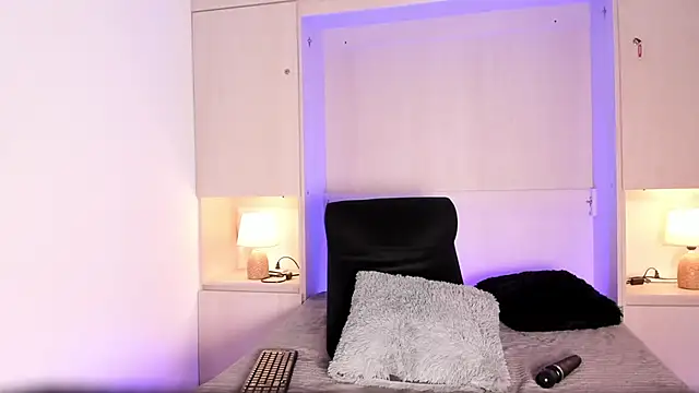 Stefannyevans  online show from September 10, 2025, 12:15 pm