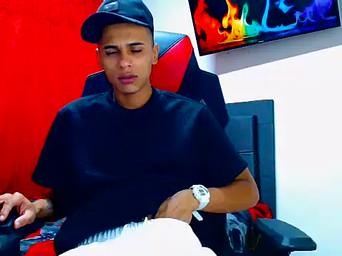 cristian tayron1 online show from June 28, 2026, 6:52 am