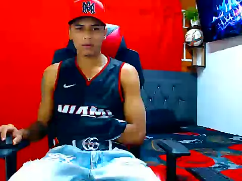 cristian tayron1 online show from July 6, 2026, 6:20 am