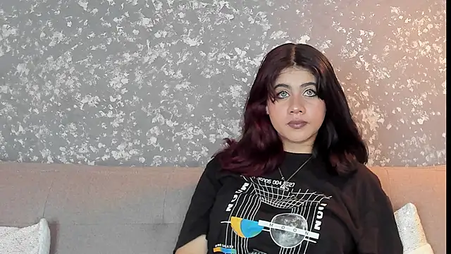 Julieth brown  online show from December 4, 2025, 7:46 pm