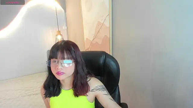 Julieth brown  online show from December 16, 2025, 7:18 pm