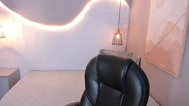 Julieth brown  online show from October 15, 2025, 7:55 pm