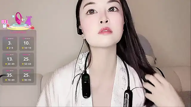 LuLu-Moon online show from September 9, 2025, 10:30 pm