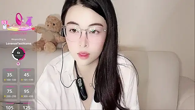 LuLu-Moon online show from September 22, 2025, 1:39 pm