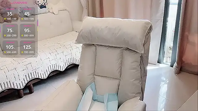 LuLu-Moon online show from November 25, 2025, 4:57 am