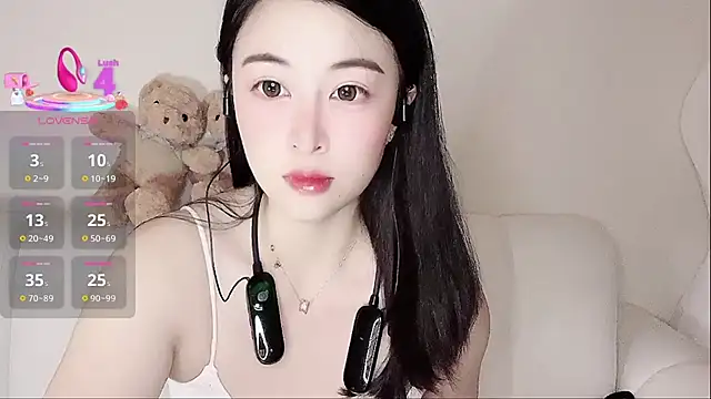 LuLu-Moon online show from September 24, 2025, 9:21 pm