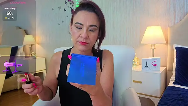 ScarleetJonson online show from November 22, 2025, 6:18 pm