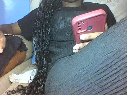 Moongodessy online show from November 29, 2025, 5:24 pm