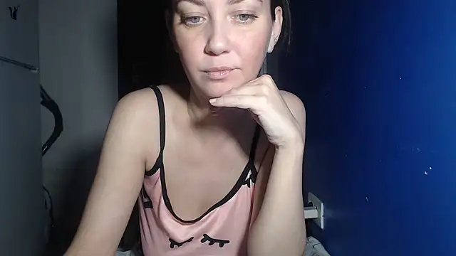 petite danielle online show from July 13, 2026, 7:35 pm