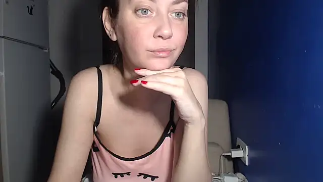 petite danielle online show from July 16, 2026, 8:50 pm