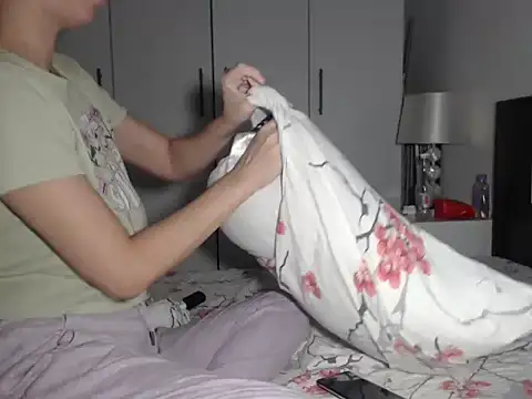 petite danielle online show from October 1, 2025, 10:57 pm